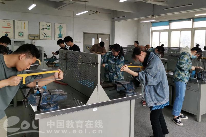 在专业课中培育劳动情怀 中国计量大学劳动教育的创新路径